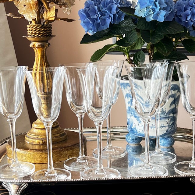 2000 - 2009 Set of 8 beautiful Vera Wang crystal wine glasses in "Classic" pattern // Wedgwood // elegant fine crystal // Formal table setting For Sale - Image 5 of 7