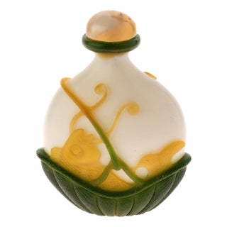 Chinese Peking Overlay Glass Cameo Snuff Bottle For Sale