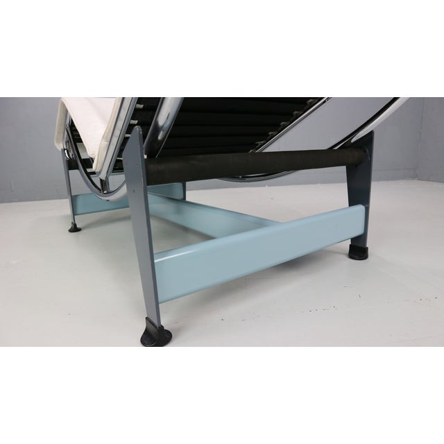 White Leather LC4 Chaise Longue by Le Corbusier for Cassina, 1960s For Sale - Image 11 of 18