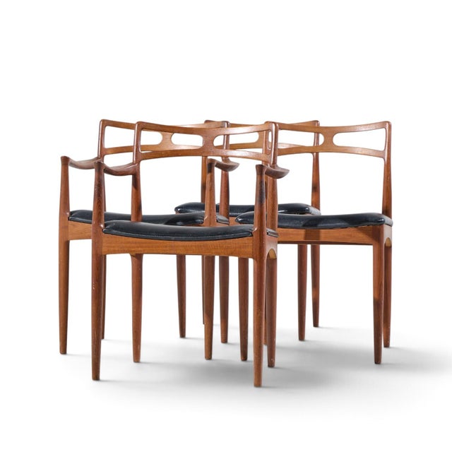 Mid-Century Modern Johannes Andersen for Christian Linneberg Model 94 Mid Century Danish Teak Dining Chairs - Set of 4 For Sale - Image 3 of 17