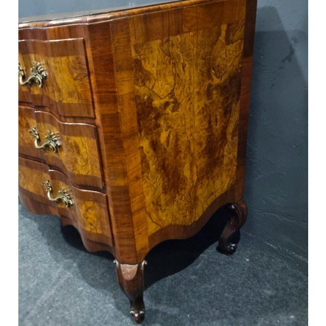 Brown Antique Emilian Chest of Drawers in Walnut and Olive Wood, 1750 For Sale - Image 8 of 13