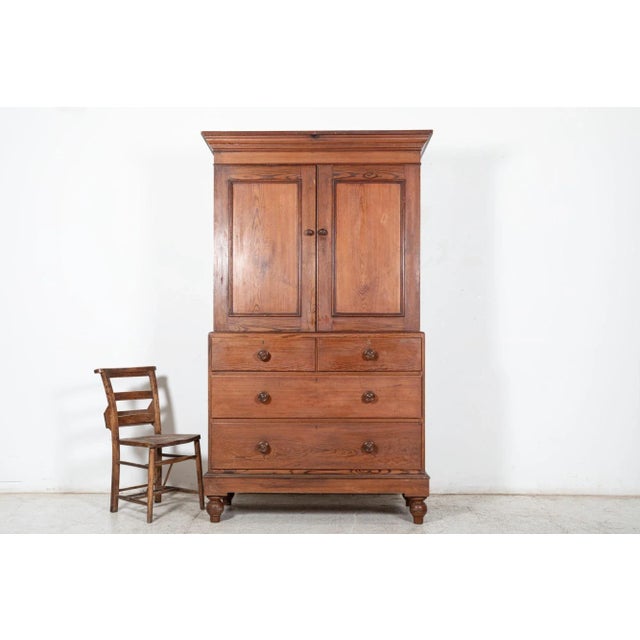 Small 19th Century English Pine Linen Press For Sale - Image 3 of 15