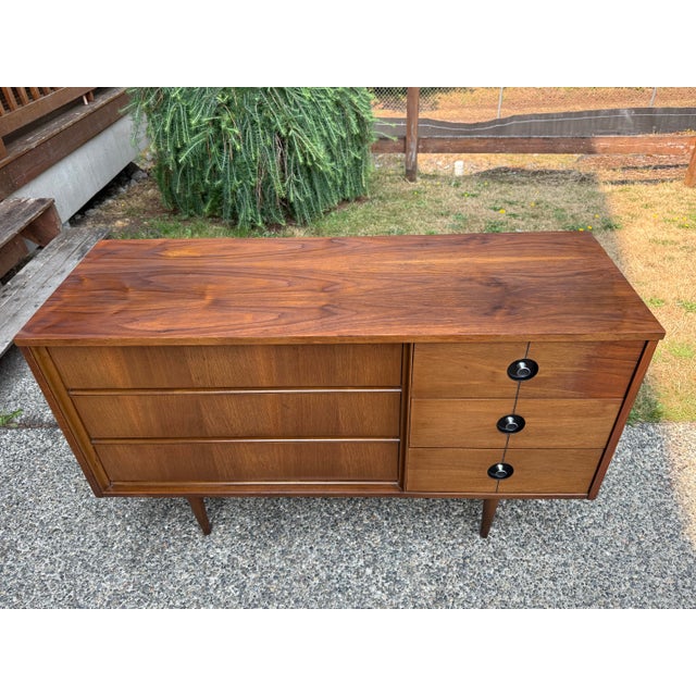 Wood Mid Century Modern Six Drawer Lowboy Dresser by Stanley Furniture For Sale - Image 7 of 10