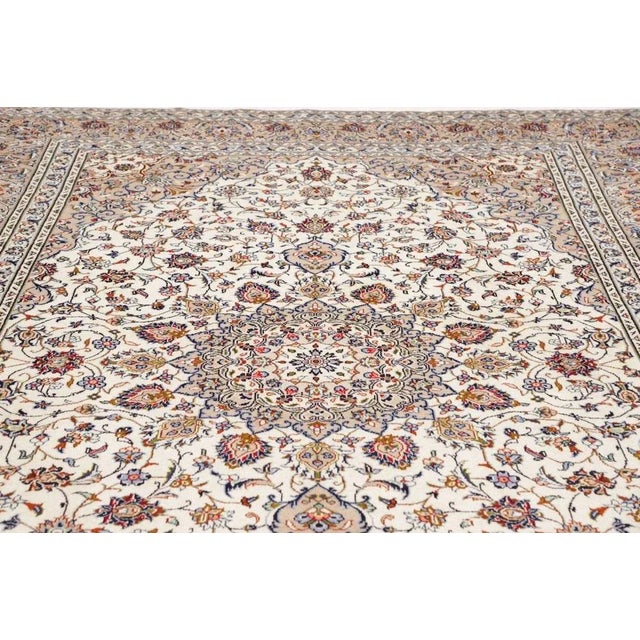 Kashan Rug in Hand-Knotted Wool For Sale - Image 8 of 11