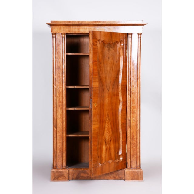 Biedermeier Cabinet in Walnut Veneer, Austria, 1840s For Sale - Image 4 of 9