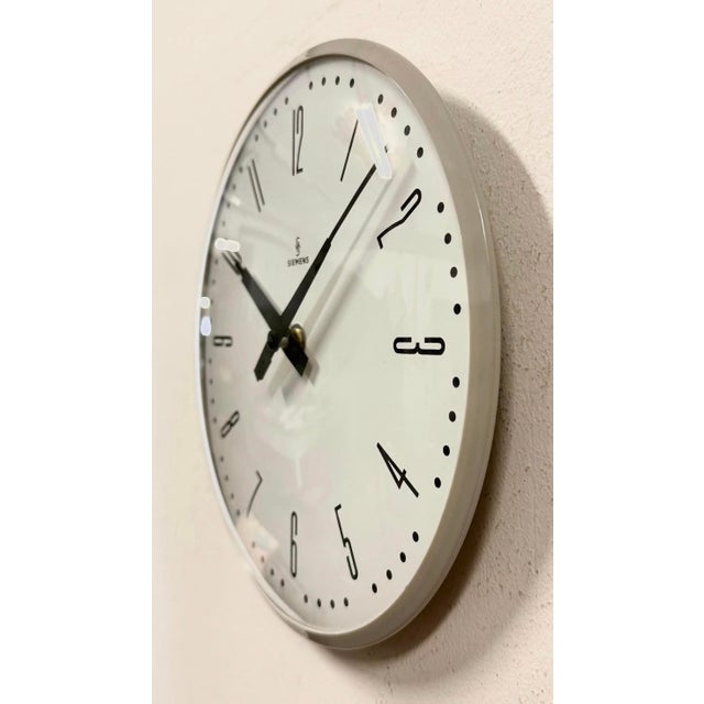 Industrial Industrial Factory Grey Wall Clock from Siemens, 1970s For Sale - Image 3 of 17