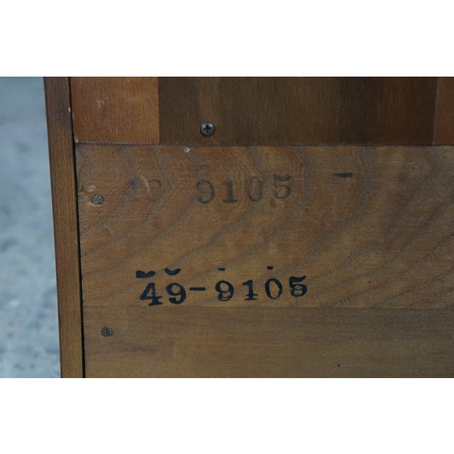 Mid Century Henredon Scene One Oak Campaign Curio Display Cabinet Vitrine 1979 For Sale - Image 16 of 18