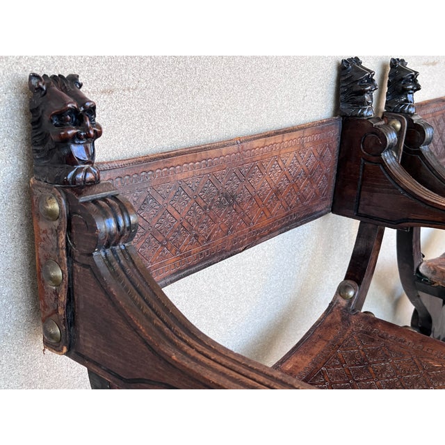 19th Century Pair of Carved Walnut Folding Scissors Savonarola Bench or Settle For Sale In Miami - Image 6 of 13