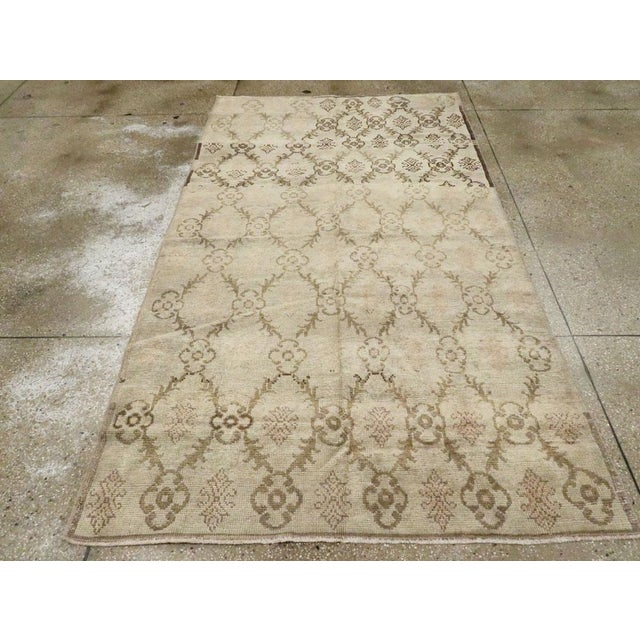 Mid 20th Century Galerie Shabab Collection Mid-20th Century Turkish Anatolian Accent Rug For Sale - Image 5 of 10
