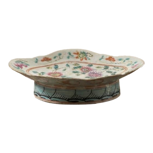 Late 19th Century Qing Dynasty Hand-Painted Porcelain Scholar’s Brush Washer For Sale
