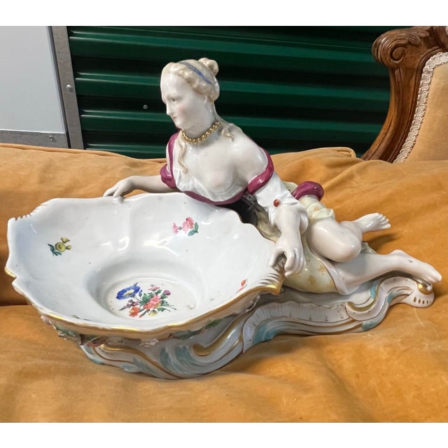Meissen Porcelain A Pair of Meissen Porcelain Man and Women Sweet Meat Dishes For Sale - Image 4 of 9