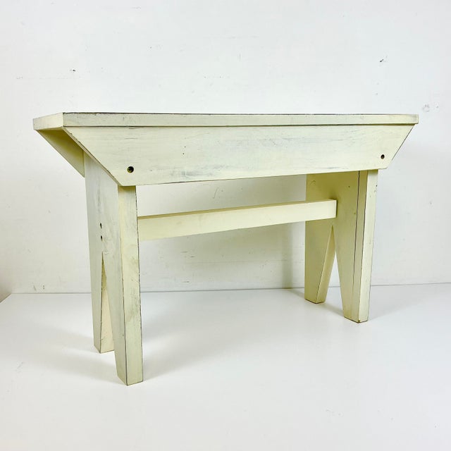 1970s 1970s Vintage Arts & Crafts Farmhouse Sunflower Folk Art Painted Pine Bench. For Sale - Image 5 of 18