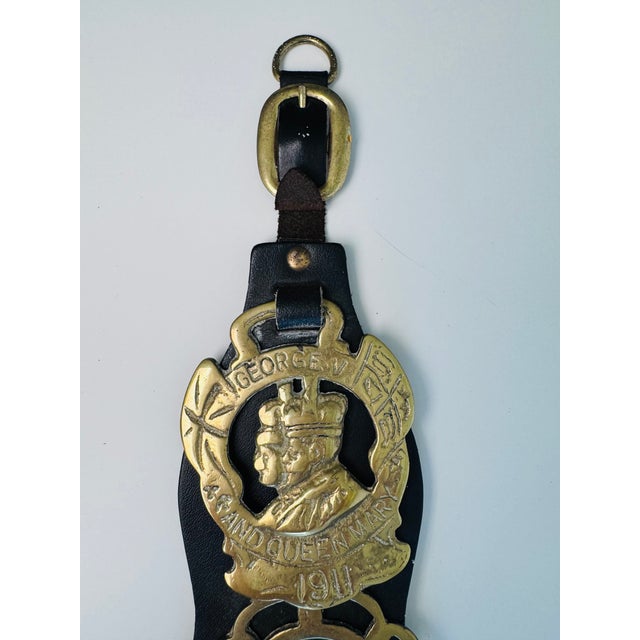 Add a touch of equestrian style to your home. This strap has 5 really good medallions, George V and Queen Mary 1911, Fish,...