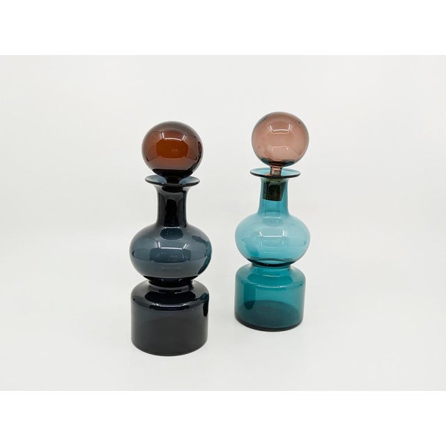 1960s Dark Blue-Grey & Burgundy Glass Kremlin Bells Bottle attributed to Kaj Franck for Nuutajärvi Notsjö, 1960s For Sale - Image 5 of 7