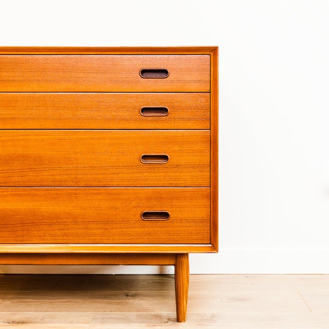 Sibast Furniture Restored Arne Vodder Four Drawer Teak Dresser / Commode, Denmark 1960s For Sale - Image 4 of 16