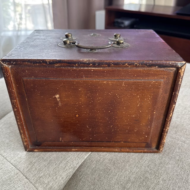 Antique 1920s Chinese Mahjong Set - Bone & Bamboo Tiles - Original Wood Case For Sale - Image 4 of 12