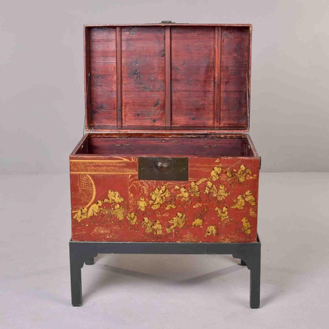 1920s 19th Century Chinese Red Lacquer Trunk on Stand With Gilt Decoration For Sale - Image 5 of 12