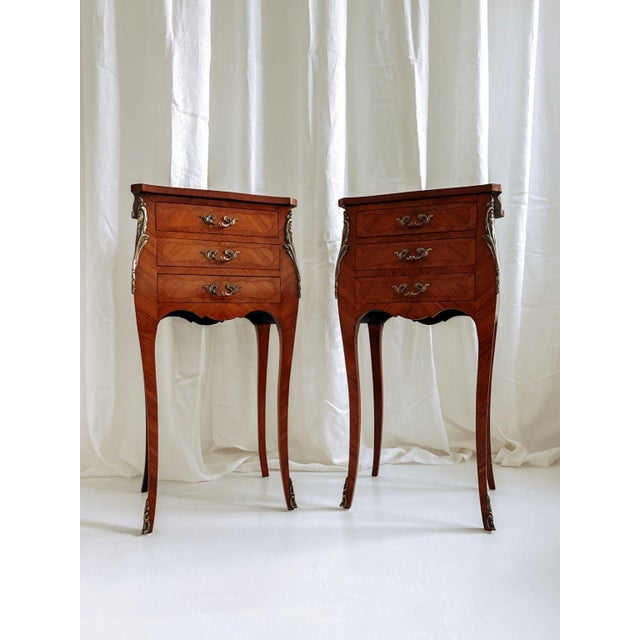 Louis XV French Bedside Tables with Floral Marquetry, 1940s, Set of 2 For Sale - Image 17 of 17