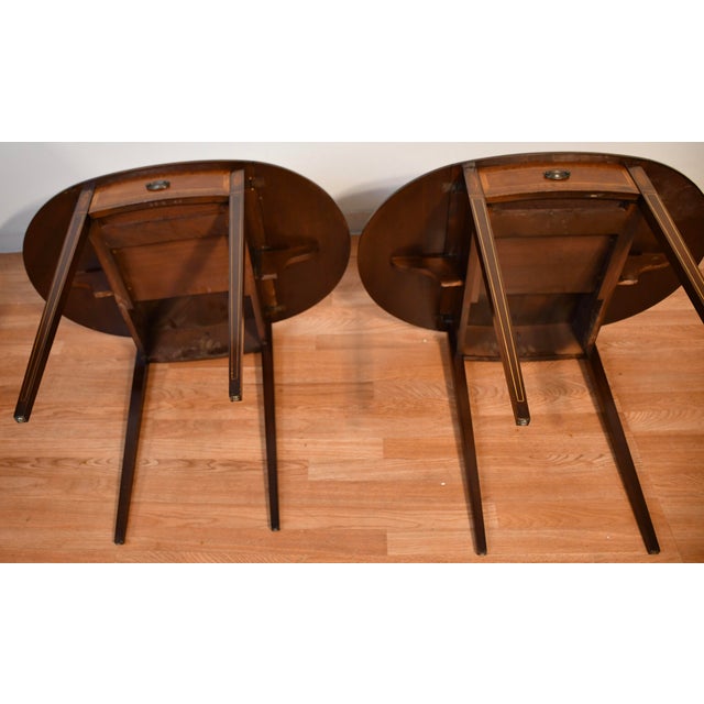 1920 Pair of English Hepplewhite Mahogany & Satinwood Inlay Pembroke Side Tables / End Tables For Sale - Image 17 of 18