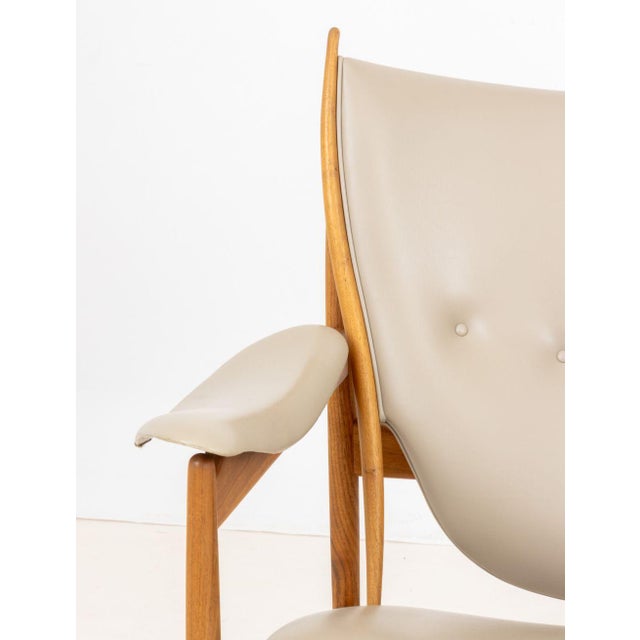 Mid-Century Modern Finn Juhl "Chieftain" Lounge Chair For Sale - Image 3 of 8