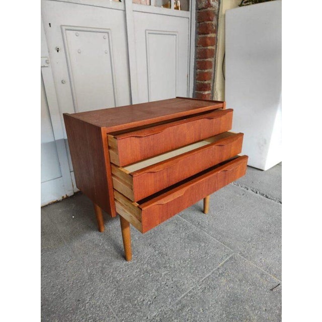 Vintage Nightstand – Discreet Elegance and Functionality