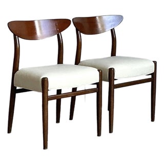 Vintage Mid-Century Modern Blade Back Dining Chairs - A Pair For Sale