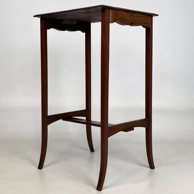 Antique Early 20th Century English Edwardian Mahogany Side Table For Sale - Image 3 of 11