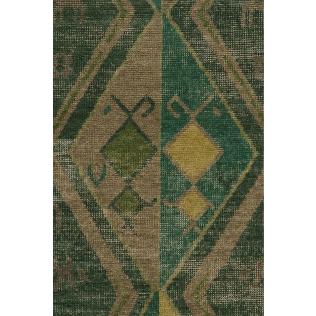 Rug & Kilim’s Distressed Style Rug in Green & Brown Geometric Patterns For Sale In New York - Image 6 of 7
