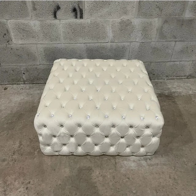 2020s White Velvet Tufted Chesterfield Stool With Crystal Buttons For Sale - Image 5 of 12