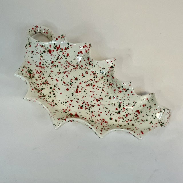Ivory 1971 Mid-Century Americana Folk Art Christmas Splattered Holly Dish For Sale - Image 8 of 11