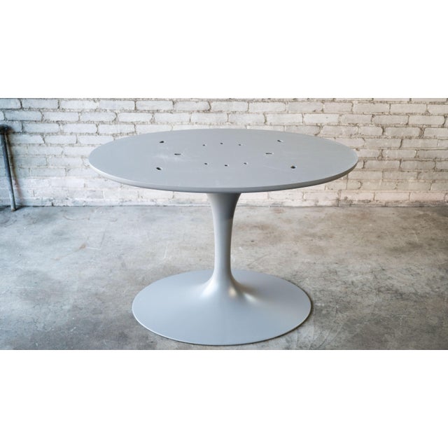 Authentic Eero Saarinen for Knoll Studio dining table base. For oval Saarinen dining tables in gray. Molded cast aluminum...