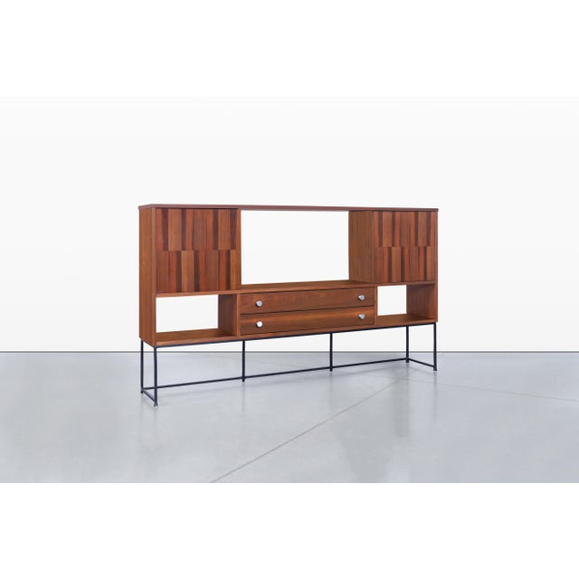 Mid-Century Modern 1960s Mid-Century Modern Walnut and Rosewood Display Cabinet by Stanley For Sale - Image 3 of 14