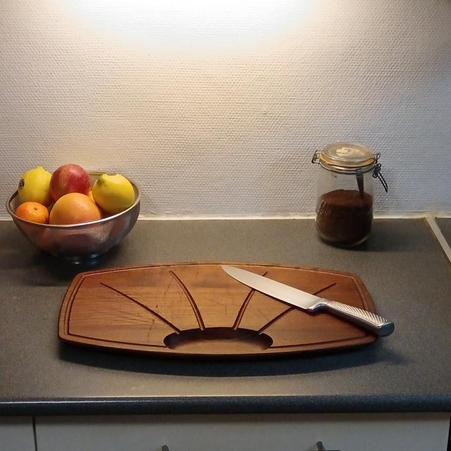Mid-Century Modern Cutting Board in Teak, 1960s For Sale - Image 11 of 12