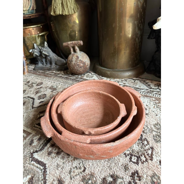 Early 20th Century Antique European Clay Handled Nesting Bowls -Set of 3 For Sale - Image 5 of 6
