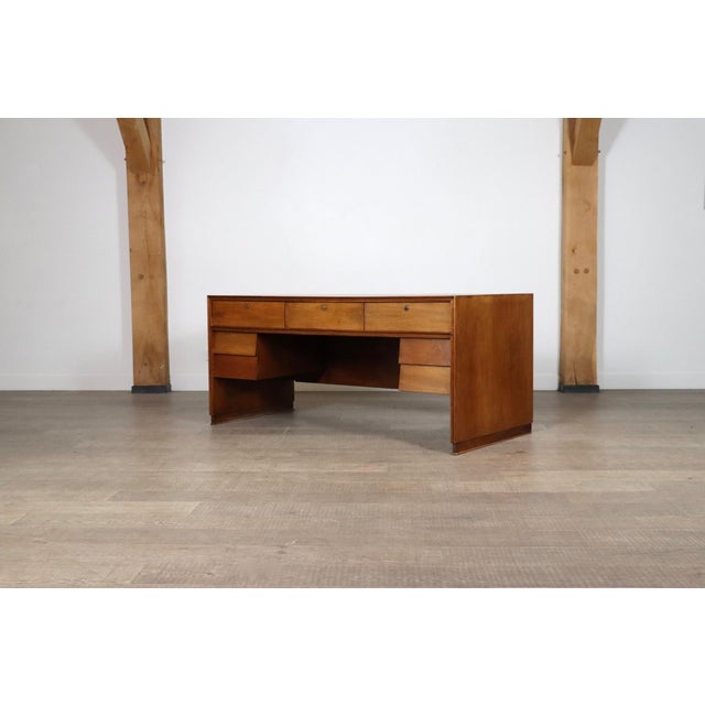 1940s Curved Director's Desk in Walnut, Italy, 1940s For Sale - Image 5 of 18