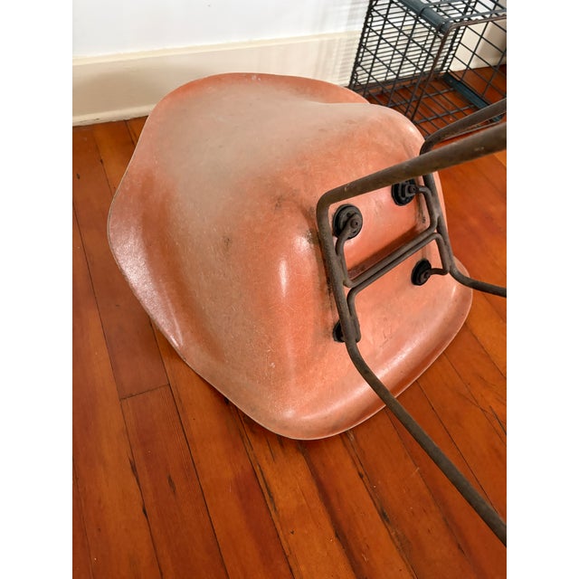 Herman Miller 1950s Eames for Herman Miller Fiberglass Armchair – Sculptural Form W/ Artist Patina For Sale - Image 4 of 9