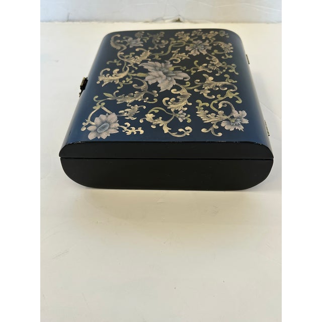 Black & Gold Lacquer Handmade Artisan Decorative Box For Sale In Philadelphia - Image 6 of 10
