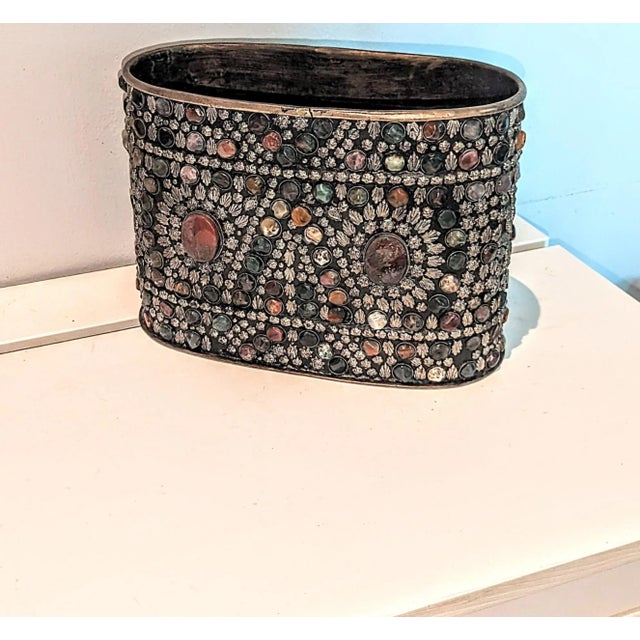 CORRECTION TO SHIPPING TIME, THIS IS SELLER SHIPPING, ARRIVAL TIME IS 4-10 DAYS FROM PURCHASE DATE. The ornate bejeweled,...