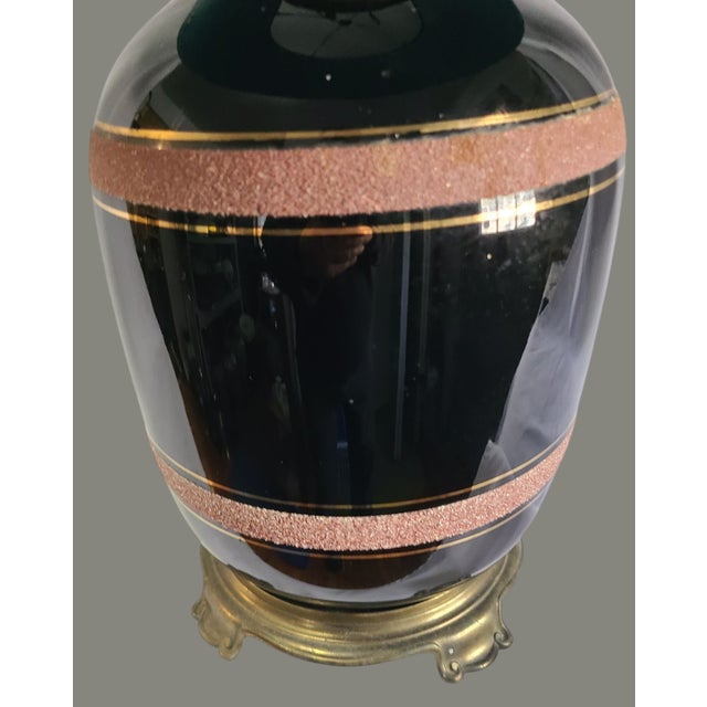 Elevate your space with a touch of vintage sophistication. This Mid-Century Modern Hollywood Regency table lamp, finished...