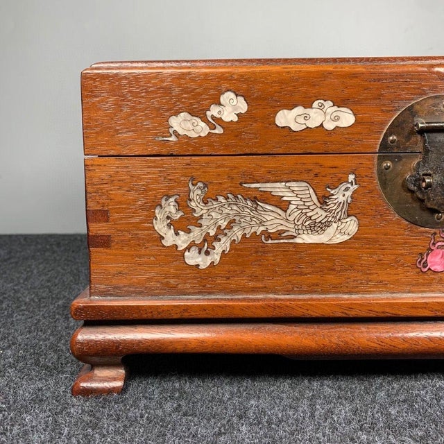 1980s 1980s Rosewood Jewelry Box / Mother of Pearl Inlay Dragon & Phoenix Motif For Sale - Image 5 of 9