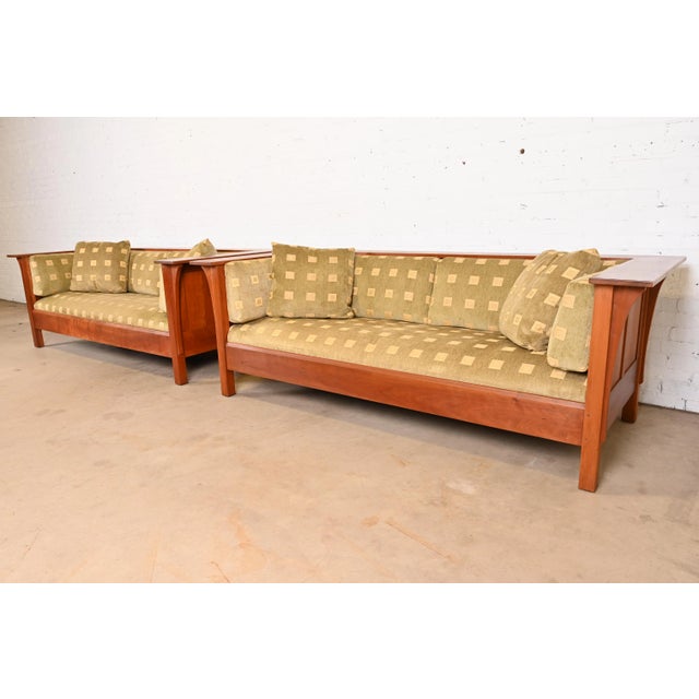 Stickley Mission Arts and Crafts Cherry Wood Settle Sofa For Sale - Image 11 of 12