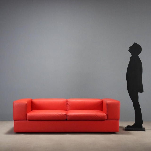 Sofa model '711' designed by Tito Agnoli for Cinova in the late 1960s, a piece that combines elegance and functionality....