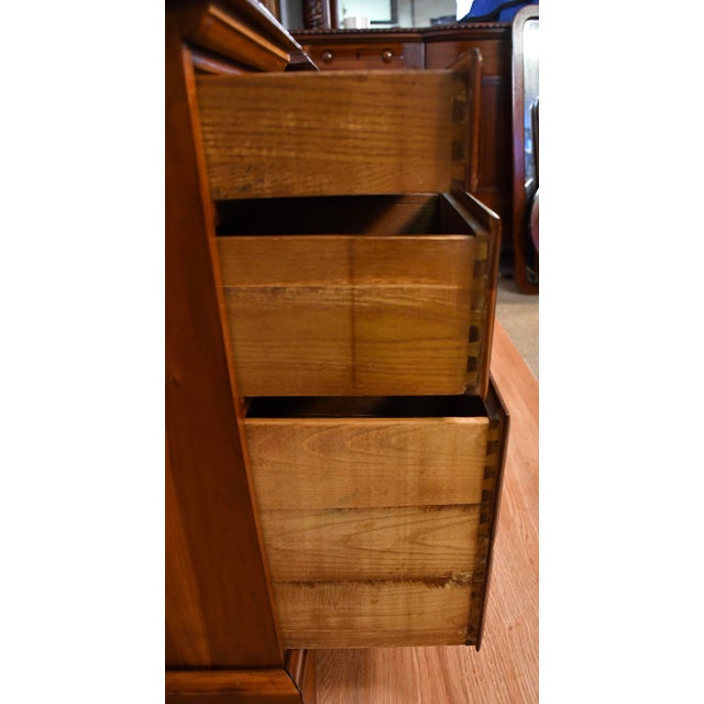 1930s Pair of English Cedar Wood Nightstands Bedside Tables For Sale - Image 11 of 18