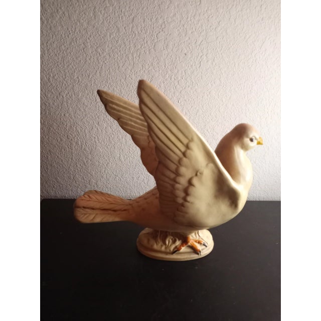 Figurative Pair of Vintage 1980s Royal Haeger Usa 649 650 Doves Figurines For Sale - Image 3 of 13