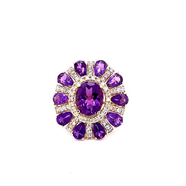 2020s 8.28 Carat Natural Amethyst and Diamond Yellow Gold Cocktail Ring, Size 7 For Sale - Image 5 of 11