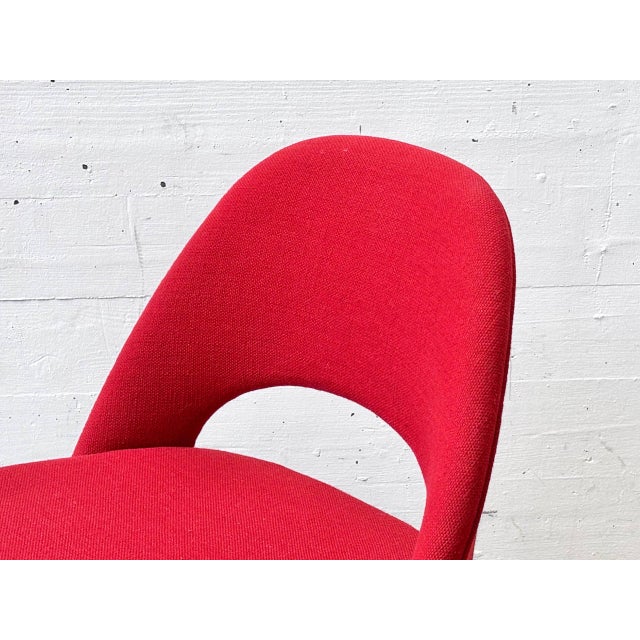 Vintage Executive Chair with Red Fabric Upholstery by Eero Saarinen for Knoll International, 1960s For Sale - Image 13 of 16