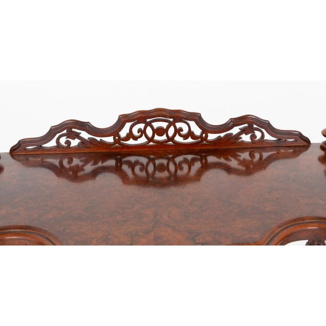 Excellent quality Victorian burr walnut whatnot. Circa 1850 Raised upon turned feet with brass castors This wonderful...