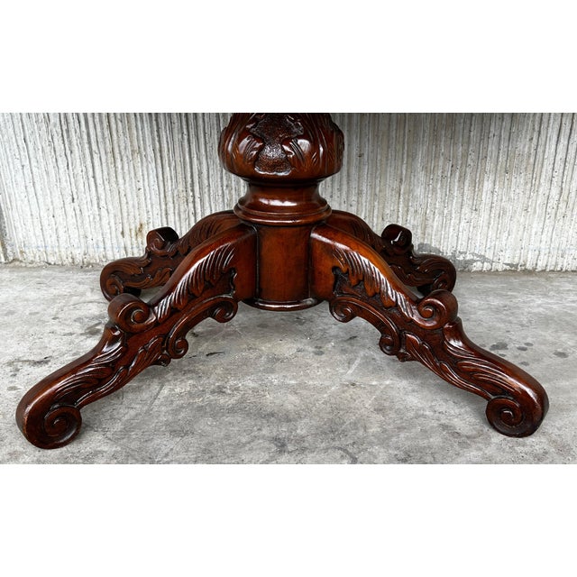 20th Century Spanish Mariano Garcia Carved Pedestal Coffee Table For Sale In Miami - Image 6 of 18