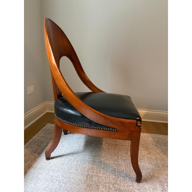 Pair of Mid-Century Michael Taylor for Baker Mahogany Spoonback Slipper Chairs – Original Black Leather & Brass Tacks For Sale In Chicago - Image 6 of 14