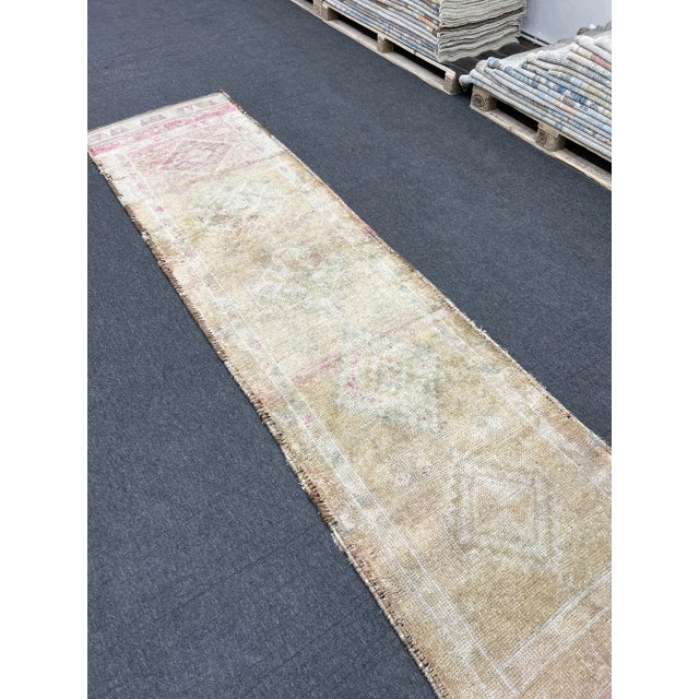 Mid-Century Modern 1940s Vintage Kurdish Hand-Knotted Bohemian Herki Runner Rug For Sale - Image 3 of 6